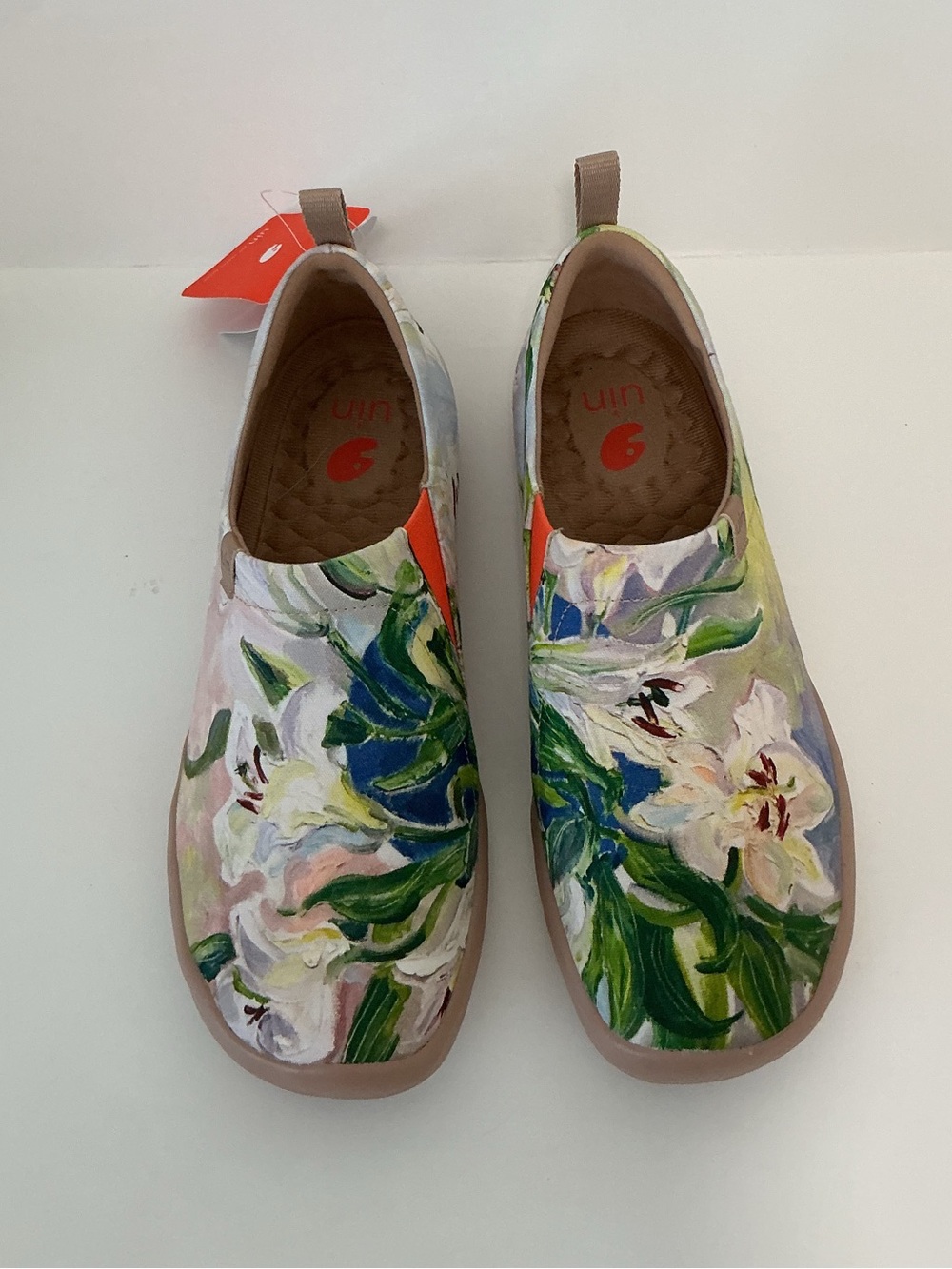 NWT - uin - Women's Comfort Canvas Flats in Yawning Lily Pattern, 6.5